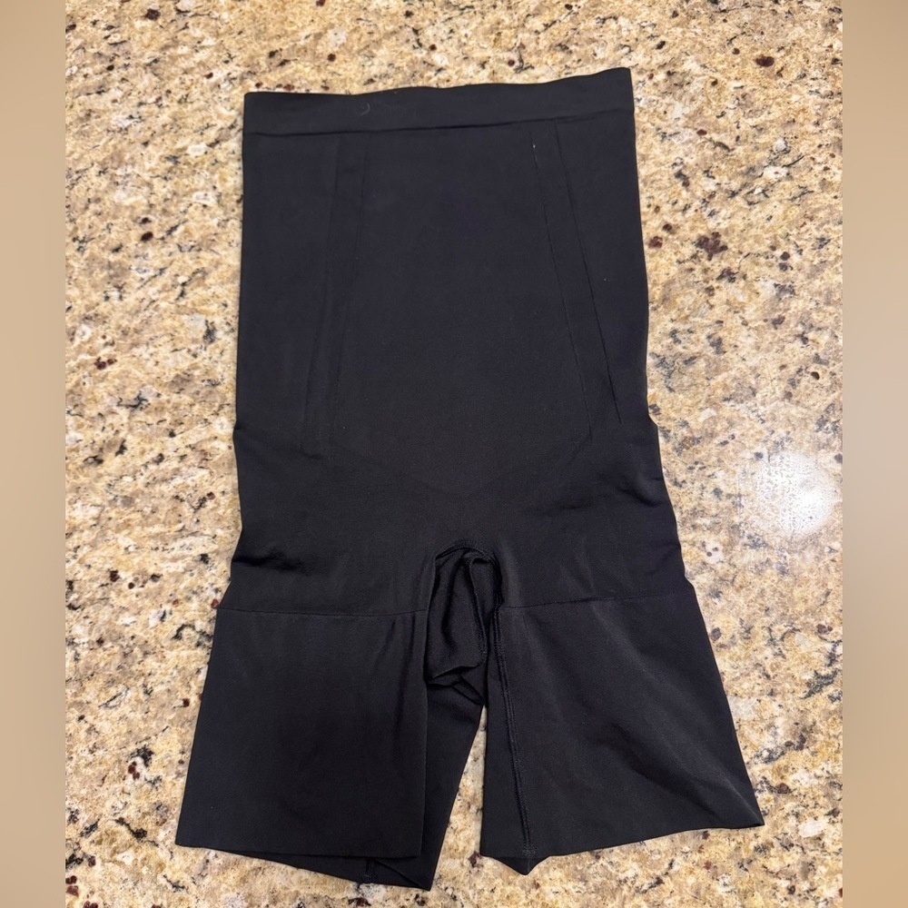 Spanx Black shapewear Shorts size medium